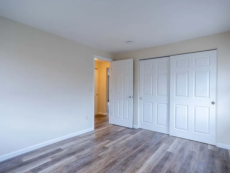 Ridgeway Garden Apartments — Photo 14