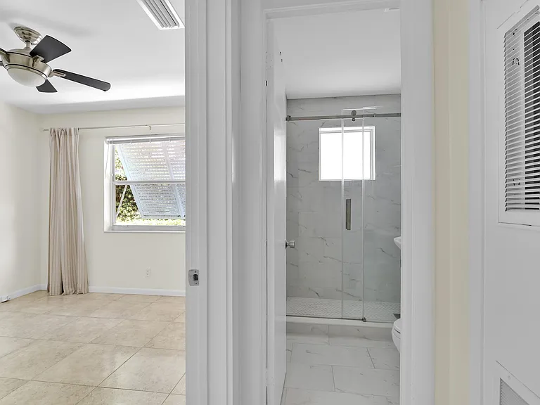 320 NE 1st Ave — Photo 19