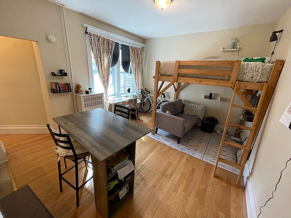 1st image of 7 Fuller St #13