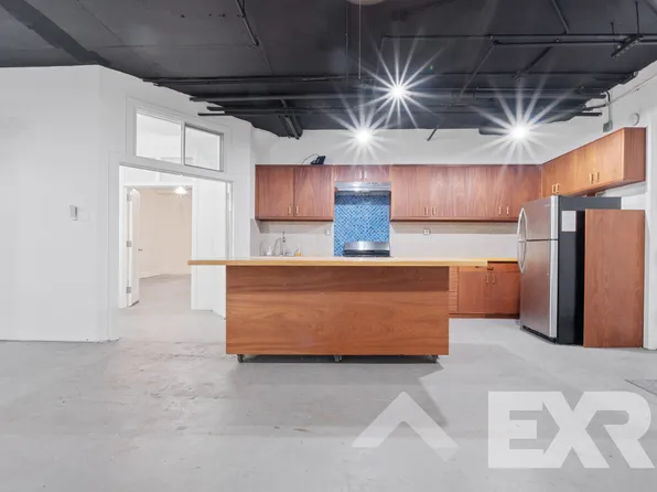 315 Berry Street image 1 of 9