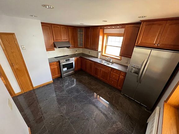 3rd image of 202 Orient Ave Unit 1