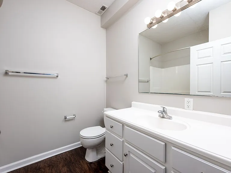 Mansion Row - Where Historic Charm Meets Modern Convenience! — Photo 23