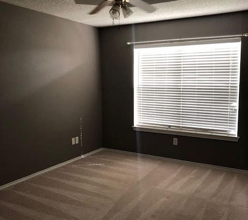 1st image of 2615 Briarwood Dr