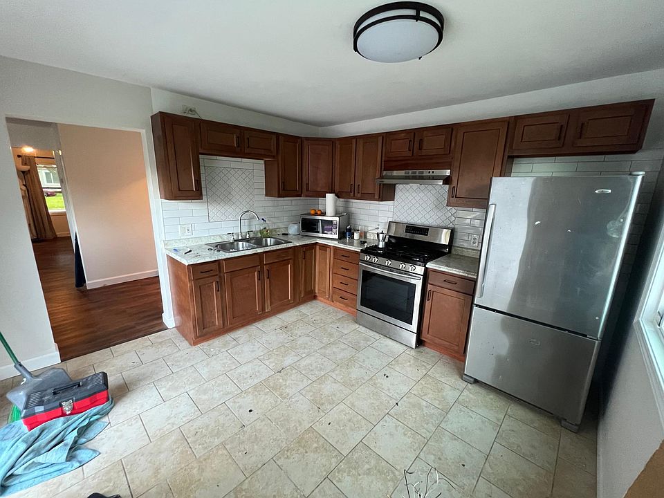 45924 Bontekos Ave, Belleville MI