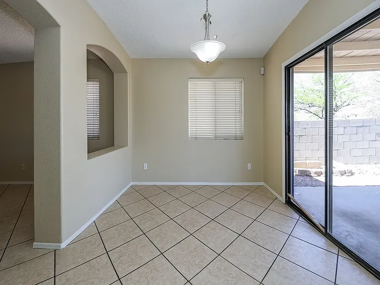 1656 W Wood Crest Ct — Photo 9