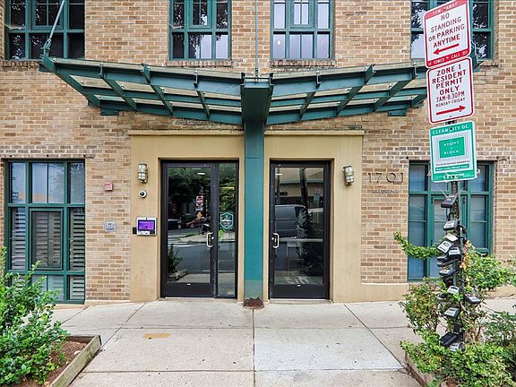 3rd image of 1701 Kalorama Rd NW Unit 403