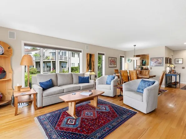 138 Windward Ln, Bristol, RI 02809