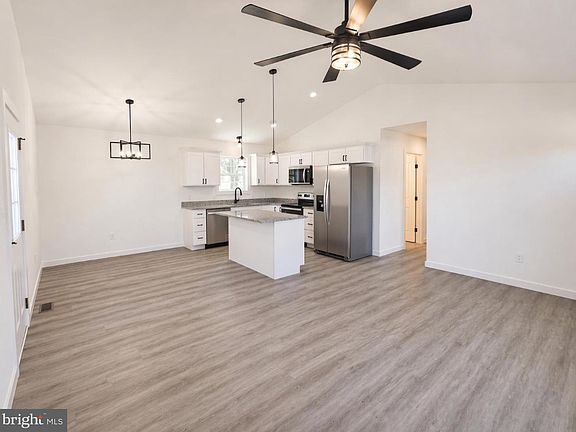 4th image of 300 E 11th Ave