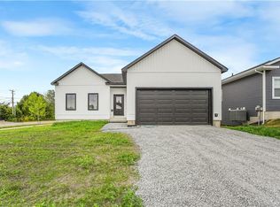 8 Sandcherry Ln, New Maryland, NB E3C0M4