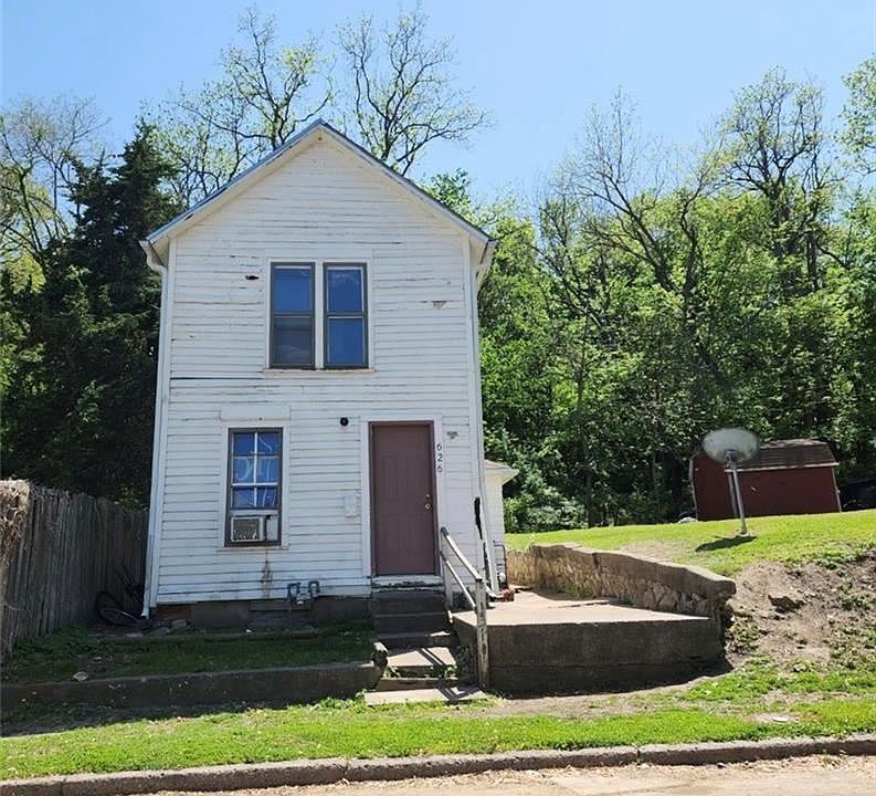 1st image of 626 Corby St
