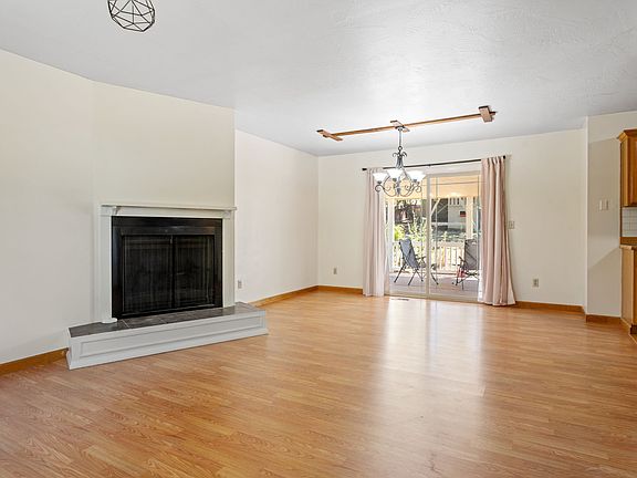 3rd image of 2405 Highwood Dr