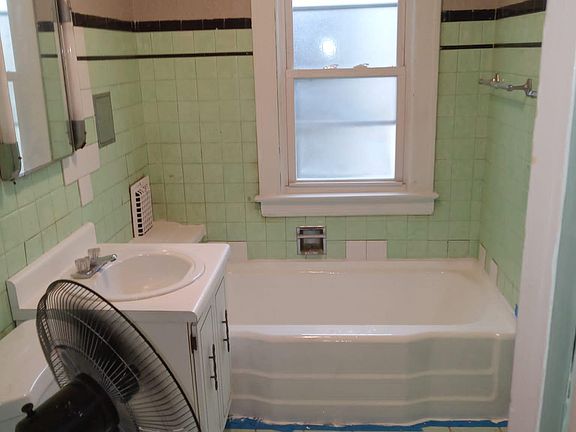 5th image of 14509 Kingsford Ave #1