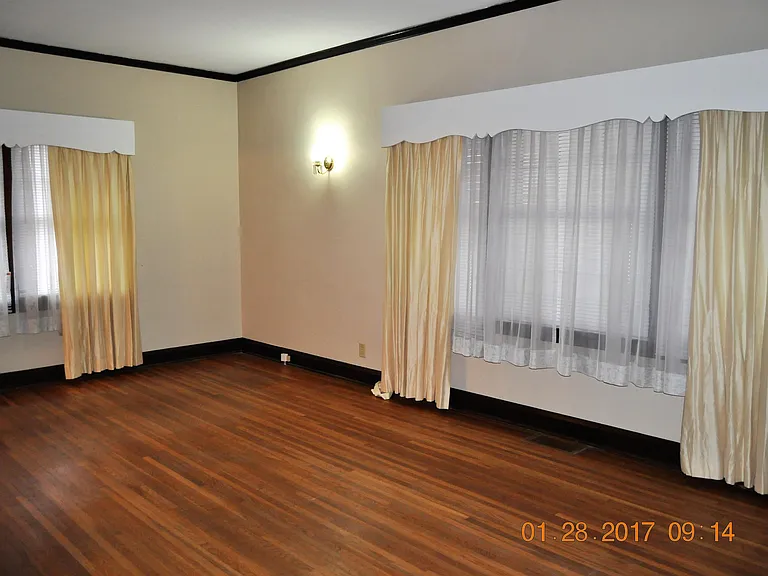 805 Robinson St — Photo 15