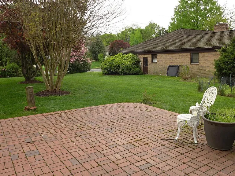 6301 Evermay Dr — Photo 18