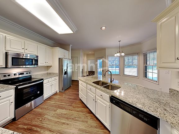 4th image of 624 Kathy Cir