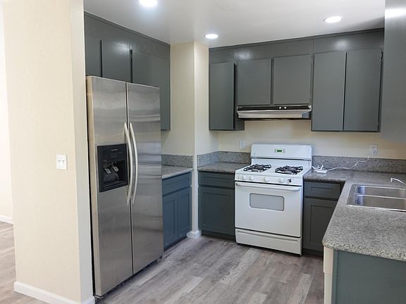 4th image of 7436 Larchmont Dr