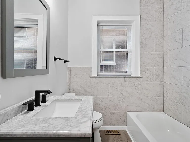 4946 Miami — Photo 10
