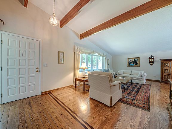 4th image of 176 Acorn Ln