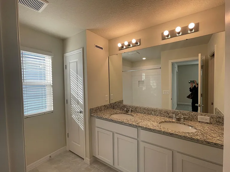 4654 Green Palm Ln — Photo 9