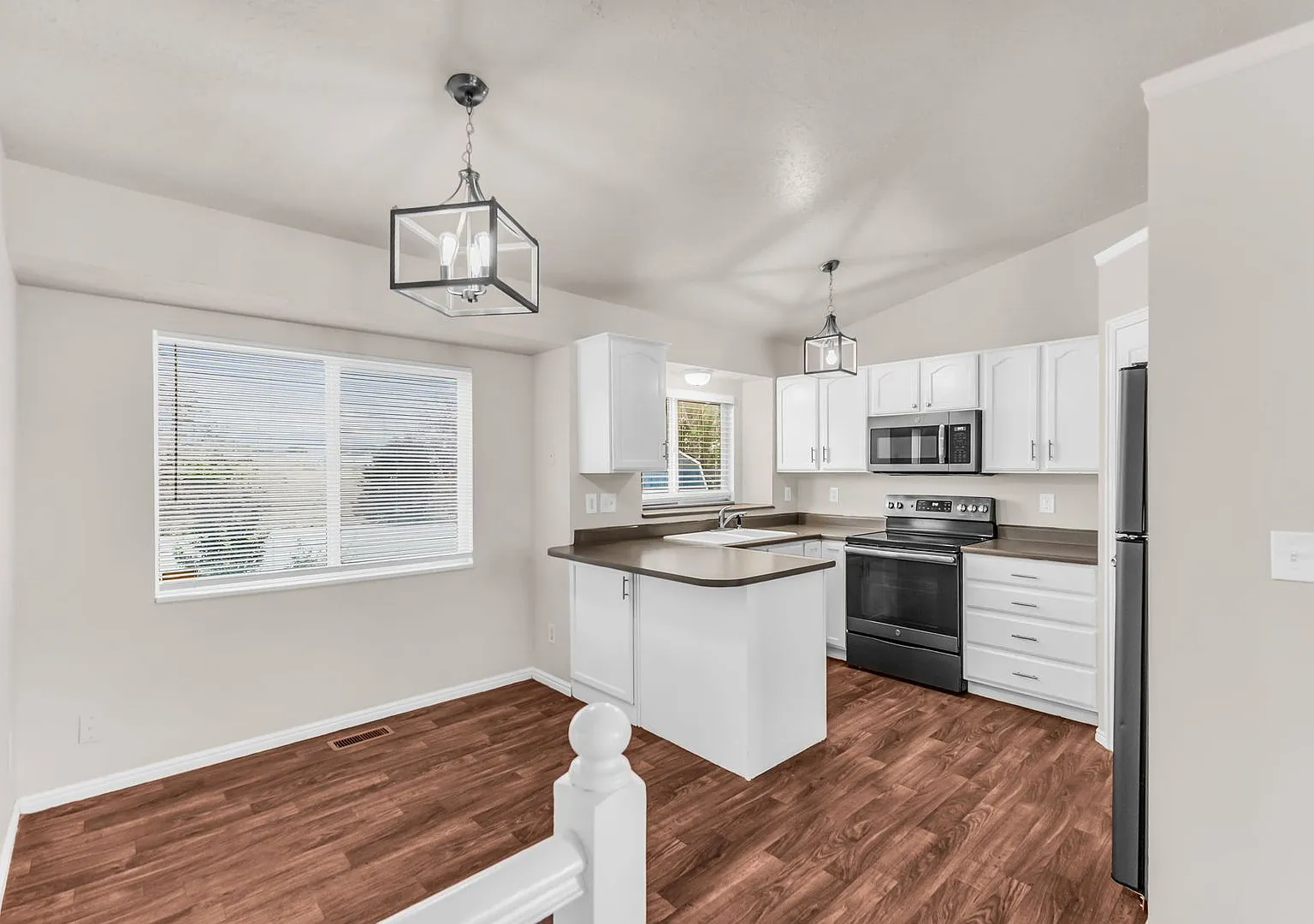 4 Bed Home with Mountain Views in Clearfield — Photo 3