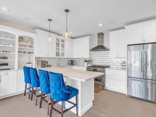 199 W 8th St Unit 6, South Boston, MA 02127