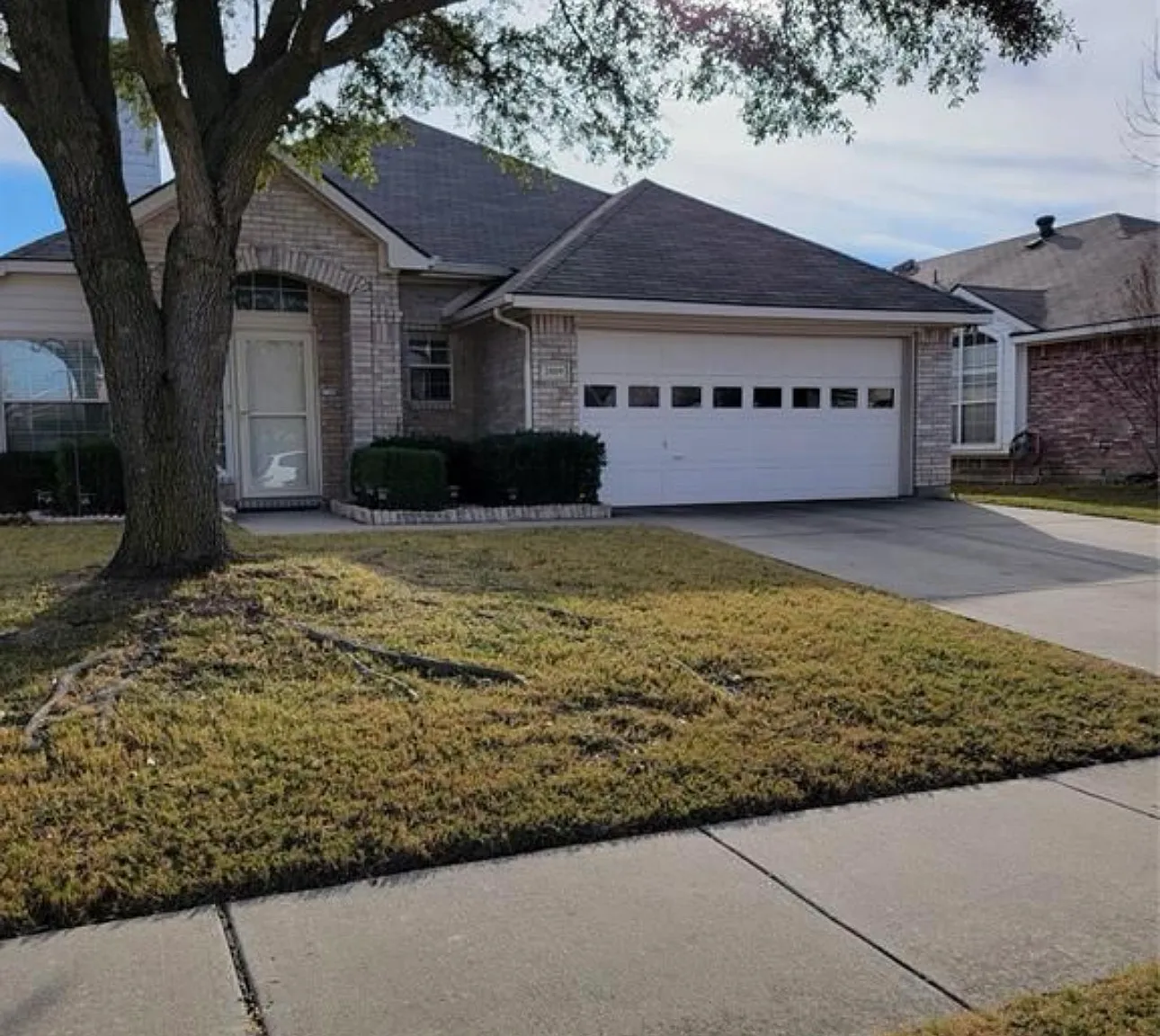 2809 Hawthorne Ln — Photo 2