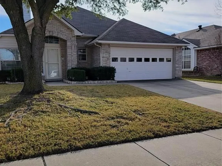 2809 Hawthorne Ln — Photo 1