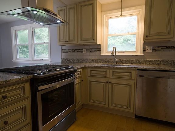 3rd image of 52 Connell Dr
