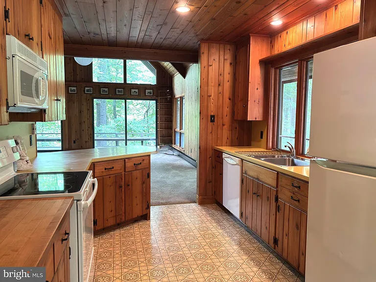 6489 Old Carversville Rd — Photo 5