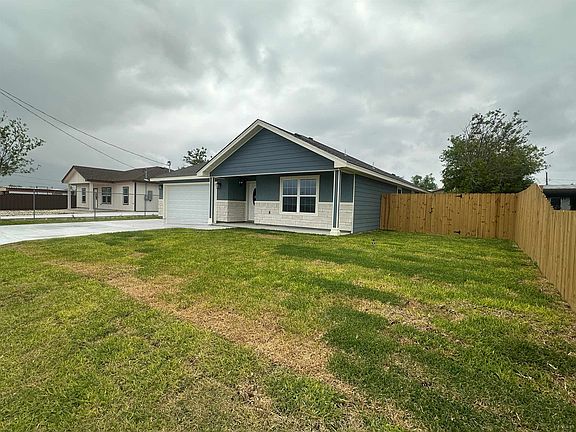 3rd image of 328 Ray Dr