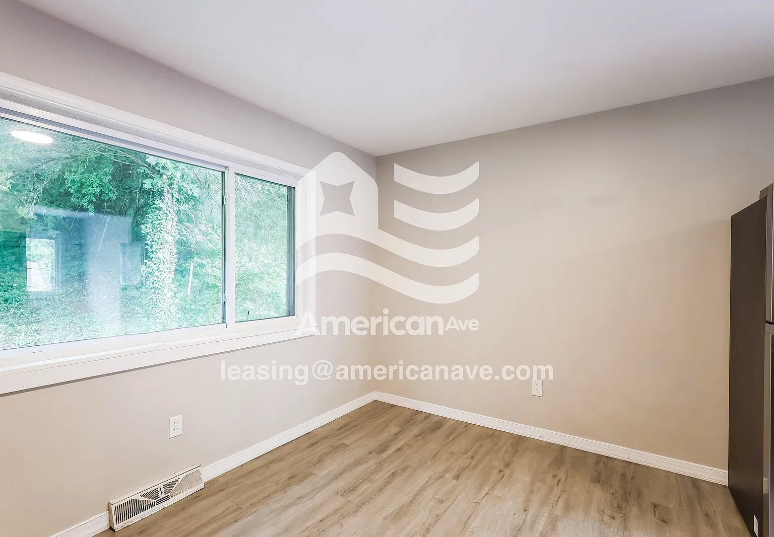 3 bed, 1.0 bath, 988 sqft, $1,550 — Photo 3