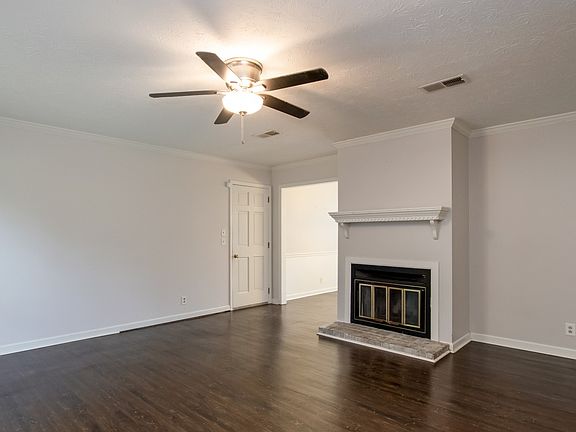 4th image of 212 Pembrook Ln