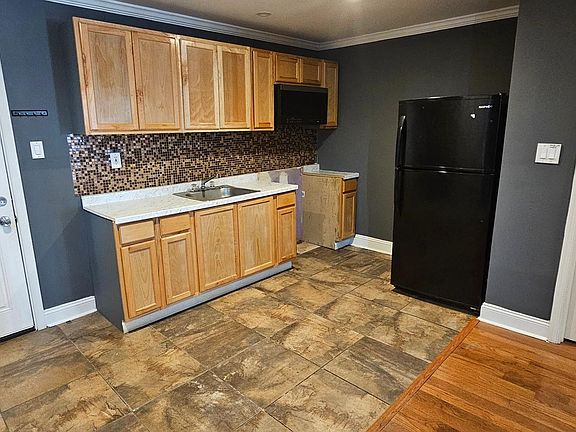 5th image of 215 W Westmoreland St