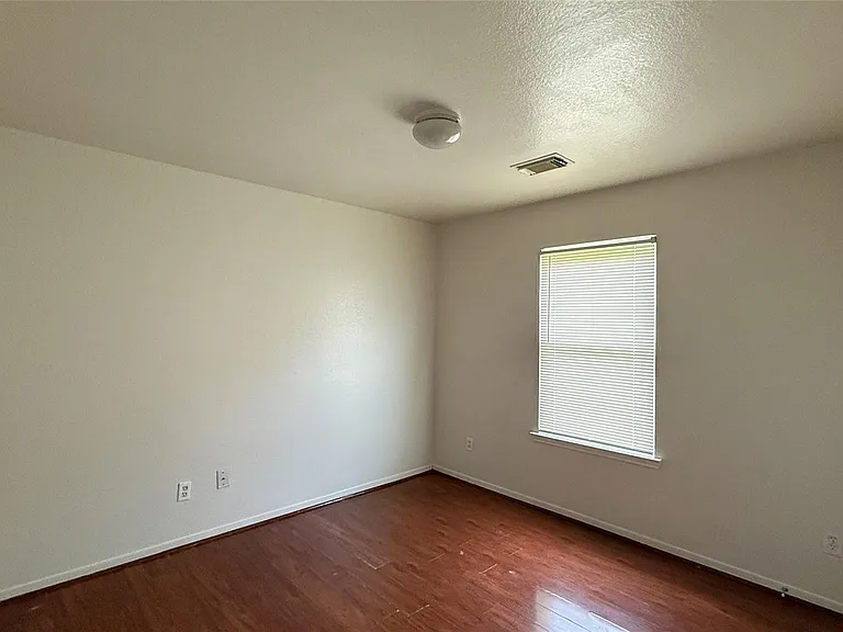 3114 Junction Dr — Photo 12