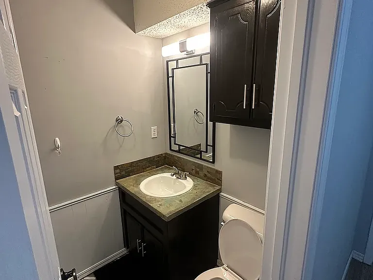 223 E Kerby Ave — Photo 16
