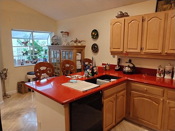 4th image of 906 Dickens Place
