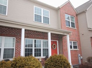 615 Stonegate Dr, Sycamore, IL 60178