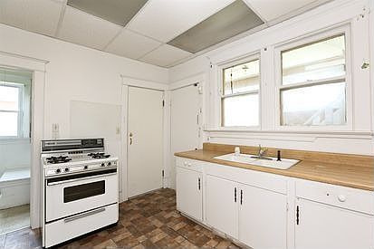 3rd image of 417 Sibley Blvd