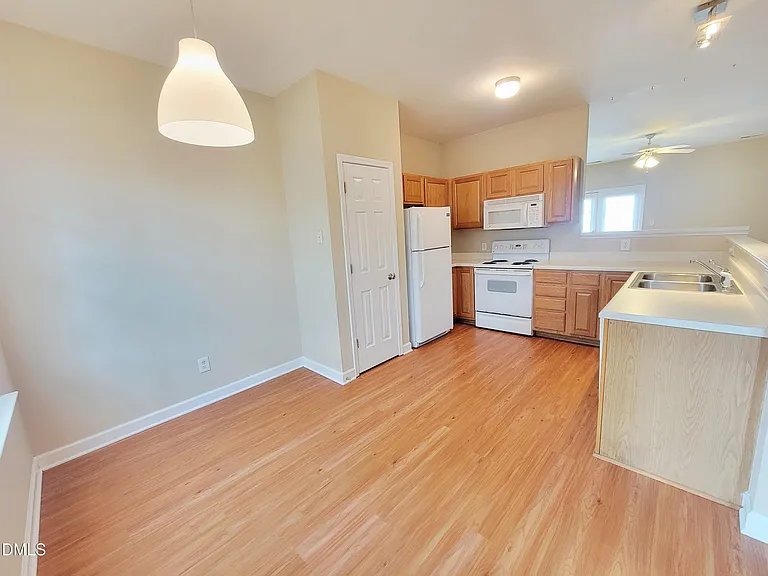 8327 Glenwood Springs Ct — Photo 6