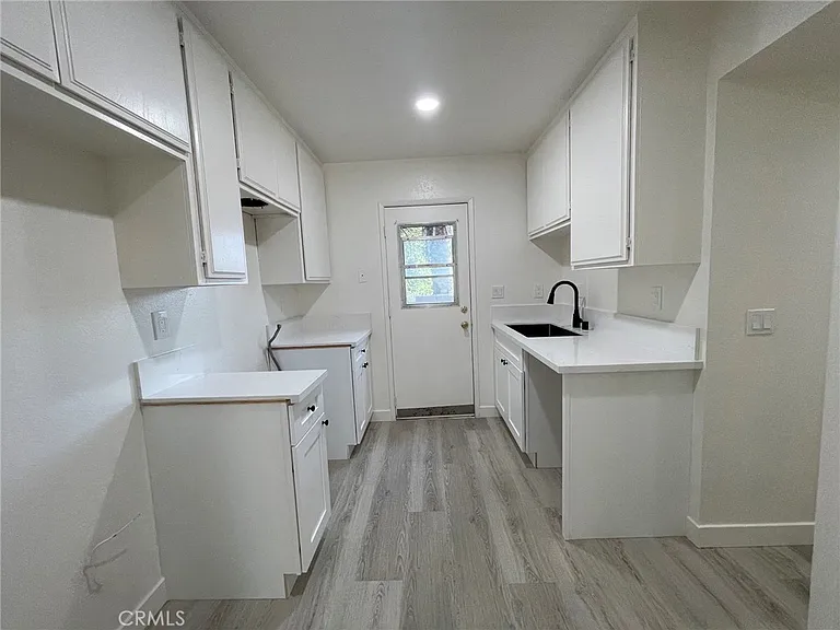 1131 S Alta Vista Ave #F — Photo 6