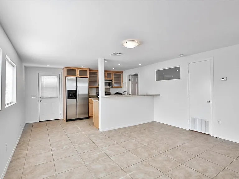 1628 Helix St — Photo 11