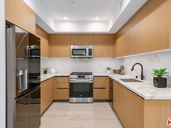 4th image of 1123 S Shenandoah St #103
