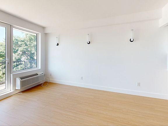 2nd image of 139 Erasmus St #4E