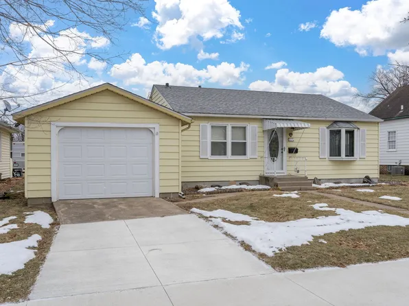 617 3rd St NE, Montgomery, MN 56069