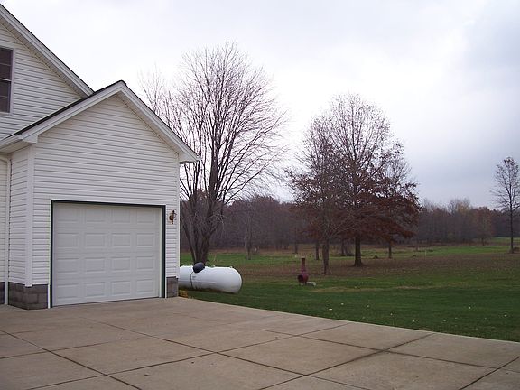 3 car garage,side entry