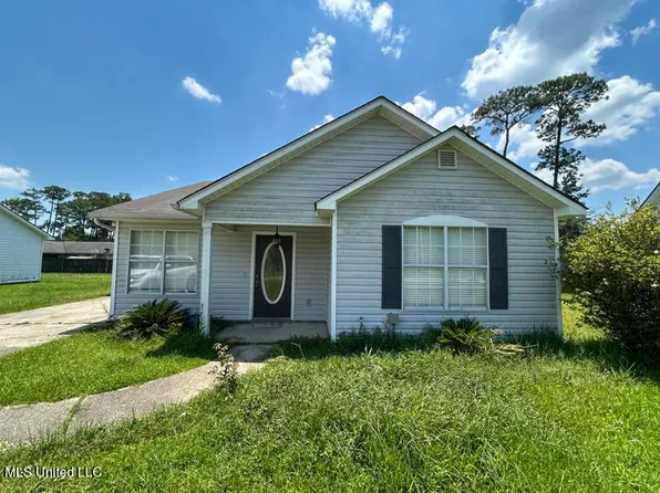 8313 Redstone Dr, Gautier, MS 39553