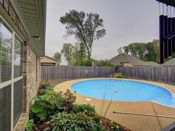 3rd image of 23 Fall Creek Dr