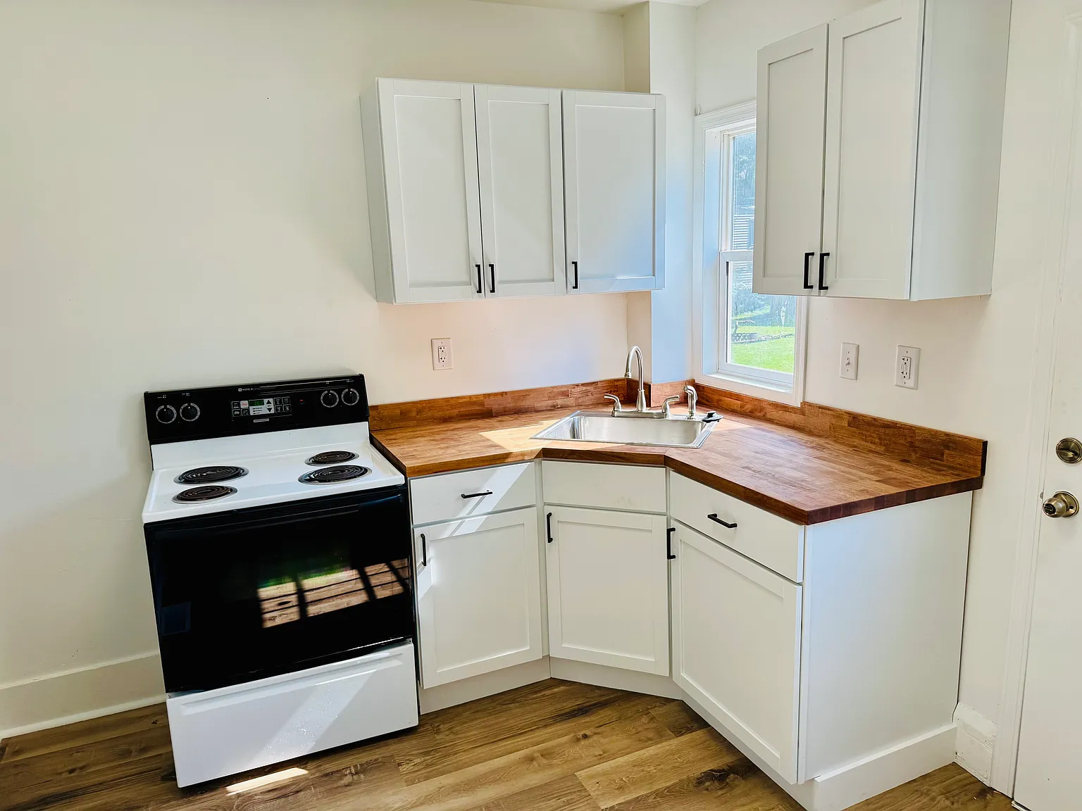 Studio, 400 sqft, $850 — Photo 2