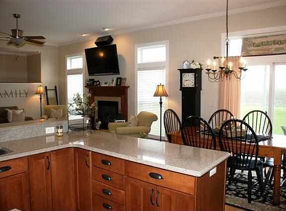 2nd image of 5415 Applewood Ln