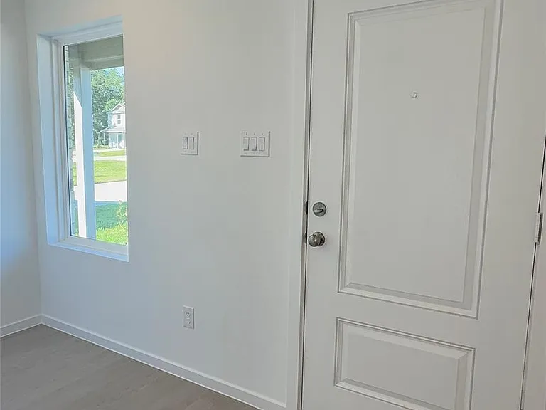 331 Parkin Ct — Photo 16